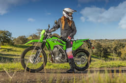 Kawasaki KLX230 static shot